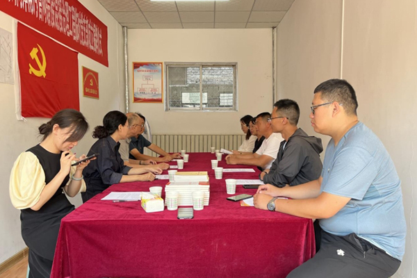 支部建在項(xiàng)目上  黨旗飄在工地上 ——中臨建設(shè)集團(tuán)有限公司市區(qū)汾河兩岸雨污管網(wǎng)錯(cuò)接混接治理工程臨時(shí)黨支部成立揭牌